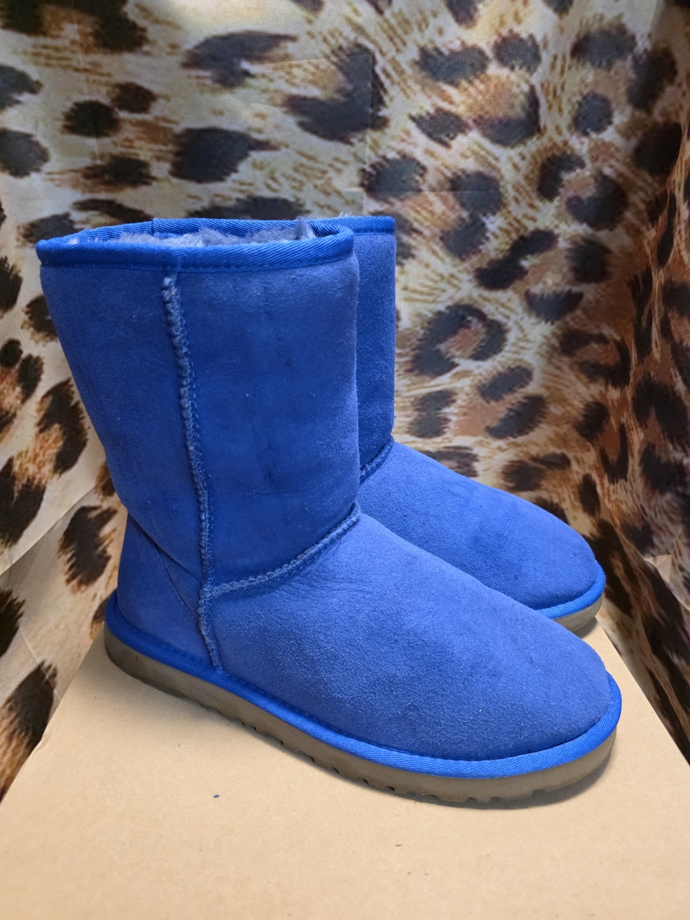 UGG CLASSIC SHORT Boots in Bright Blue - Size 6